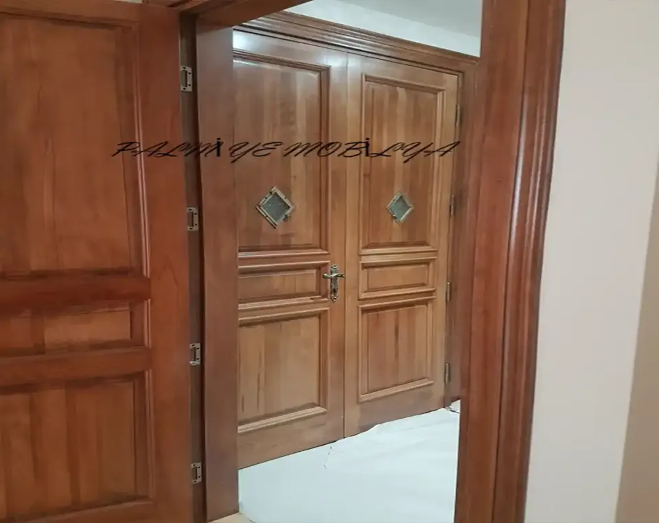 Cherry-Tone Double Door – Diamond Glass Inserts