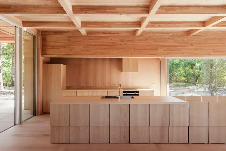 Villa Kitchen – Timber-Clad Island and Full-Height Cabinets