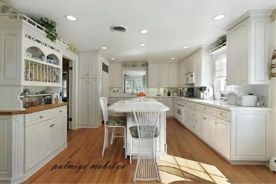 White Classic U-Kitchen – Fretwork Hutch with Plate Rack