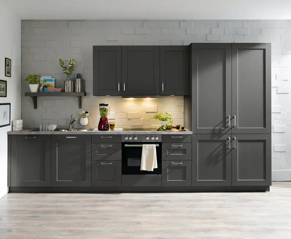 Anthracite Shaker Kitchen – Tall Pantry Units, Grey Worktop