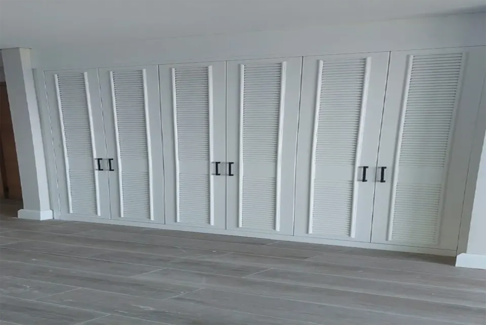 Louvred Wardrobe – White, Six-Door Full-Wall Built-in