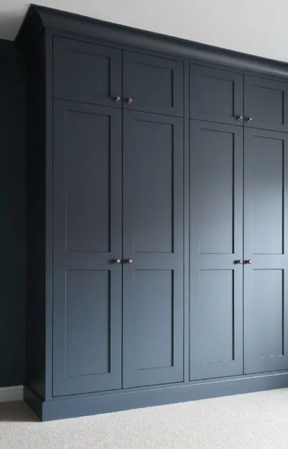 Navy Built-In Wardrobe – Shaker Doors, Floor to Ceiling